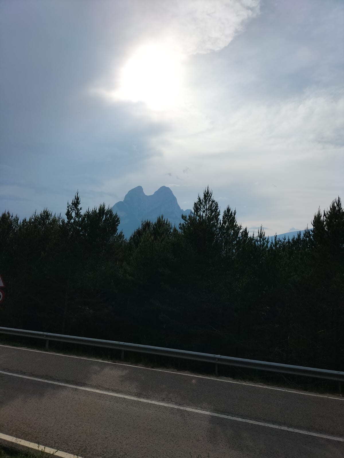 El Pedraforca des de la carretera